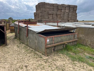 Lot 7 - 2 x 10ft Weaner Kennels