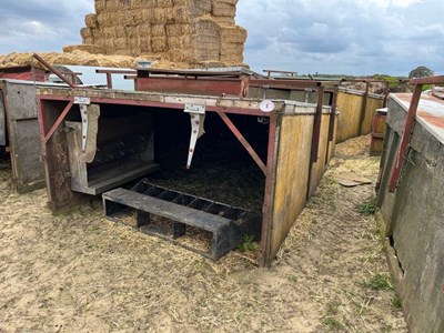 Lot 8 - 2 x 10ft Weaner Kennels