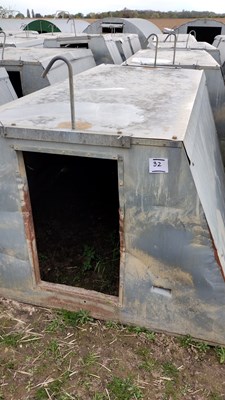 Lot 32 - 5 x John Booth insulated galvanised kennel...