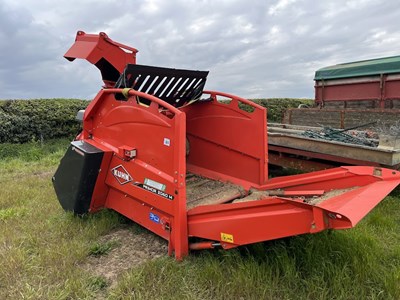 Lot 89 - Kuhn Primor 2060 mounted straw chopper (Year:...