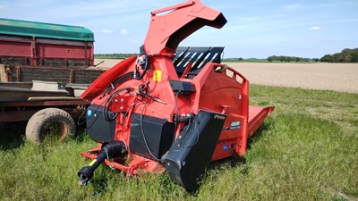 Lot 89 - Kuhn Primor 2060 mounted straw chopper (Year:...