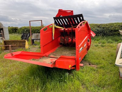 Lot 89 - Kuhn Primor 2060 mounted straw chopper (Year:...