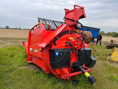 Lot 89 - Kuhn Primor 2060 mounted straw chopper (Year:...