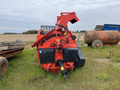 Lot 89 - Kuhn Primor 2060 mounted straw chopper (Year:...