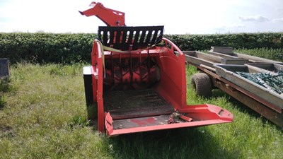 Lot 89 - Kuhn Primor 2060 mounted straw chopper (Year:...