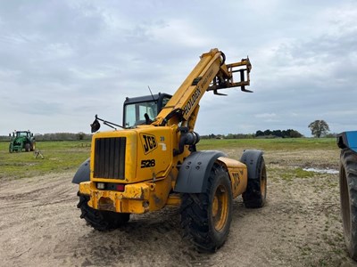 Lot 115 - JCB 528-70 telehandler (2000) (913.2 hours)...