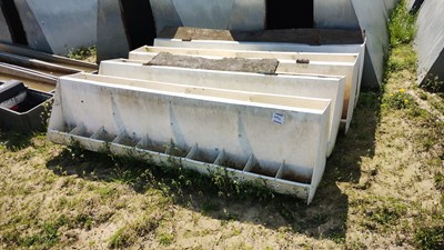 Lot 44a - Qty of Plastic Feeders