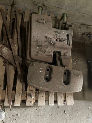 Lot 76 - Selection of weights (Based in Bury St...