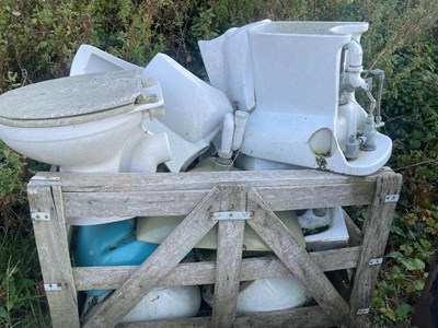 Lot 166 - Assortment of sanitary items (Based in...
