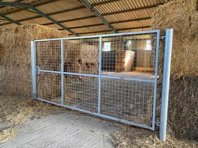 Lot 1n - 5 x Deer Gates with posts (3.6m length) (only...