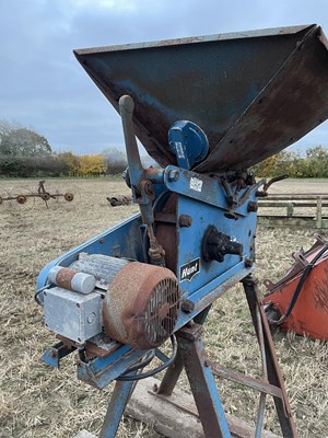 Lot 135 - Hunt Roller Mill