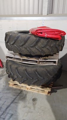 Lot 38 - Pair of wheels - dual wheels 420/85R-38...