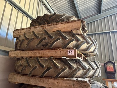 Lot 39 - Set of Rowcrop wheels (front and back)