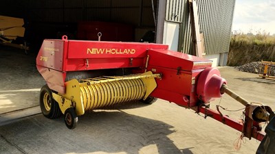 Lot 12 - New Holland 376 bailer - year 1975