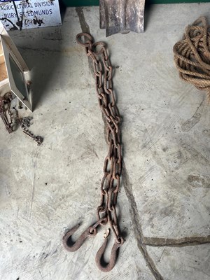 Lot 52 - Qty of Cast Iron Chain with hooks