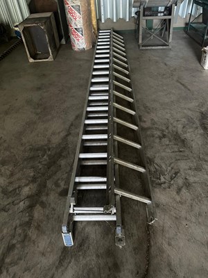 Lot 74 - 2 x Ladders