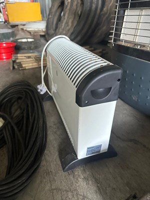 Lot 93 - 1 x Igenix Heater with black cable (NO VAT)