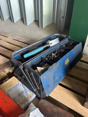 Lot 102 - BDS Toolbox with a range of tools