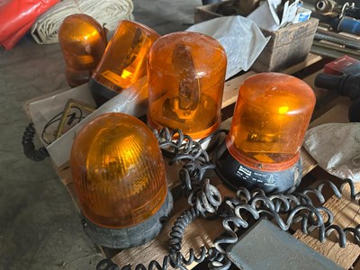 Lot 125 - 5 x Flashing Beacon Tractor Lights