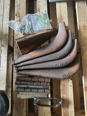 Lot 135 - Discarator Points and Parts