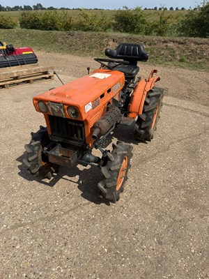 Lot 60 - Kubota B7001 Compact Tractor New rear linkage -...