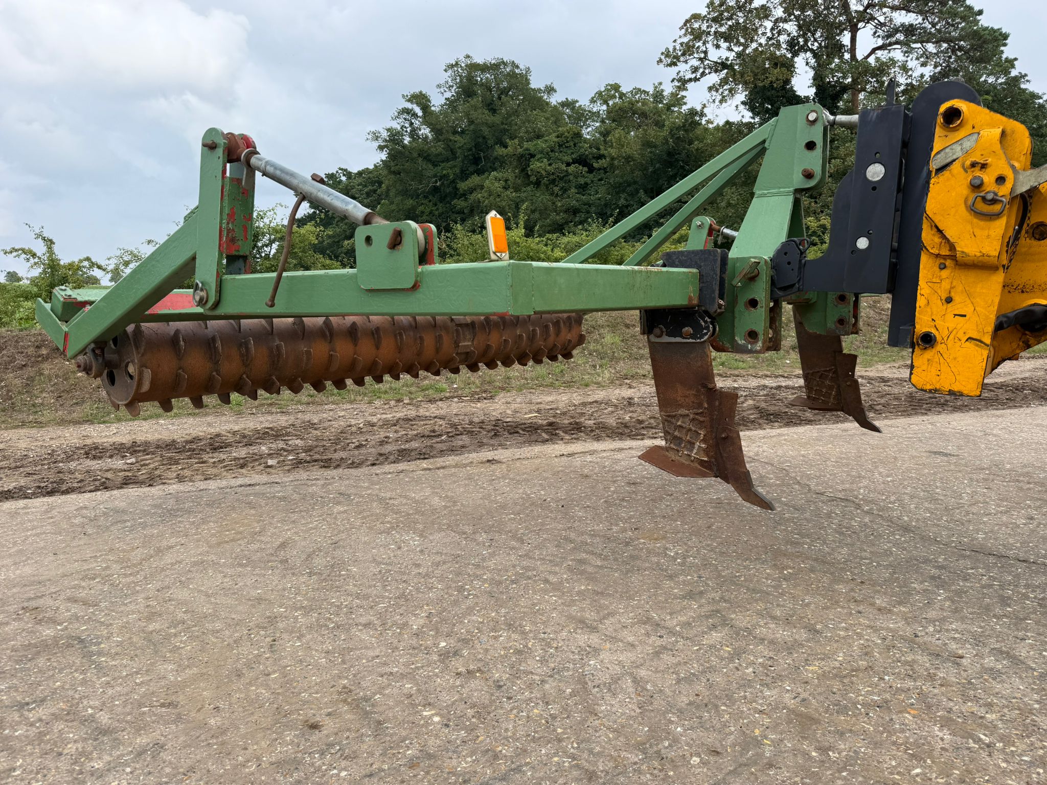 Lot 61 - 7 legs 4m subsoiler - Adjustable rear packer
