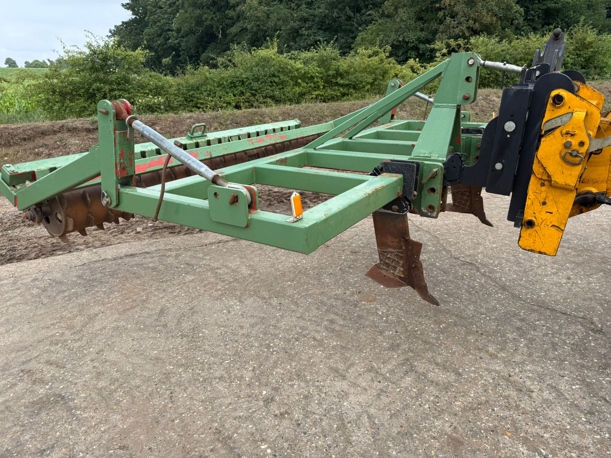Lot 61 - 7 legs 4m subsoiler - Adjustable rear packer