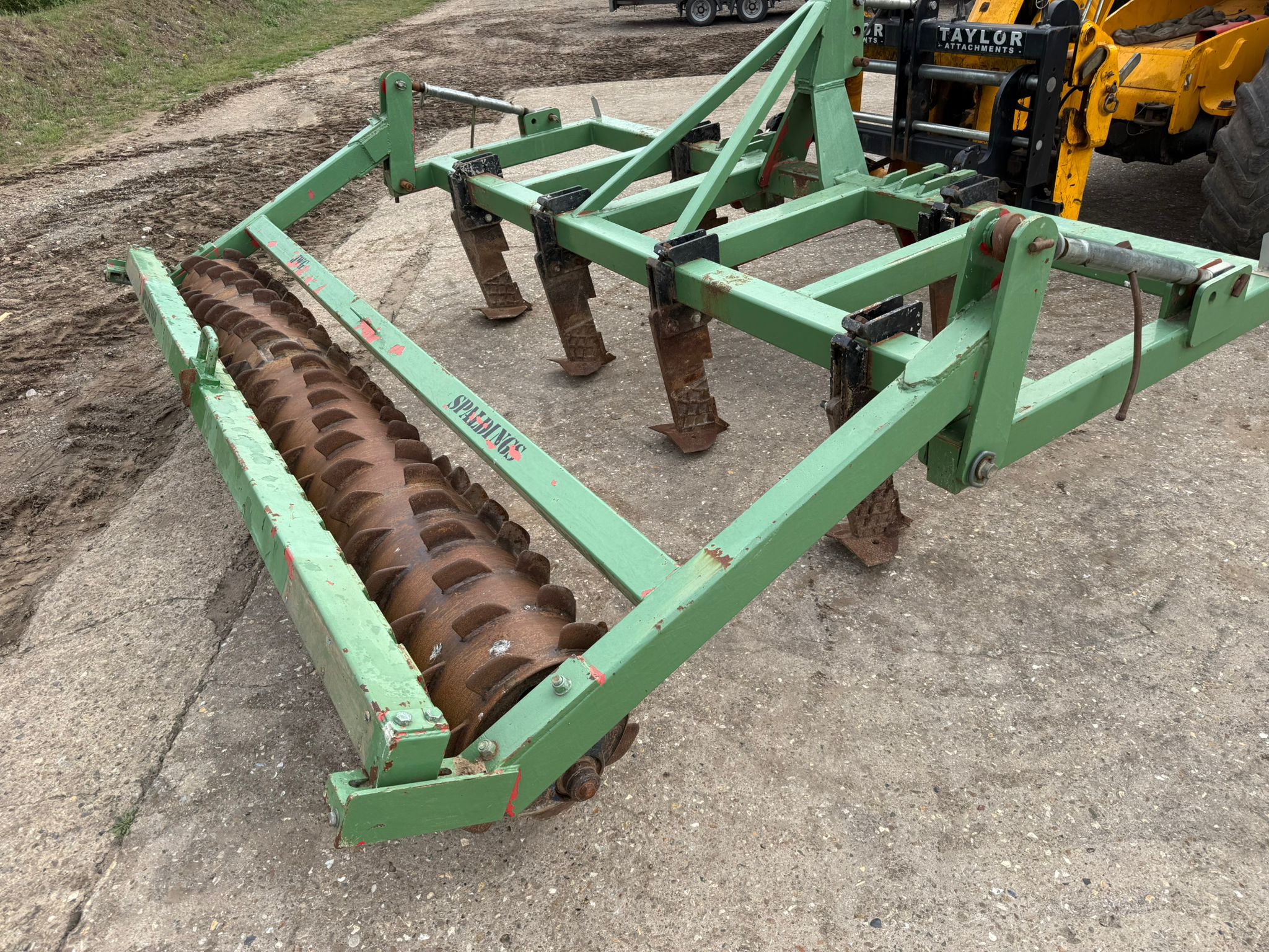 Lot 61 - 7 legs 4m subsoiler - Adjustable rear packer