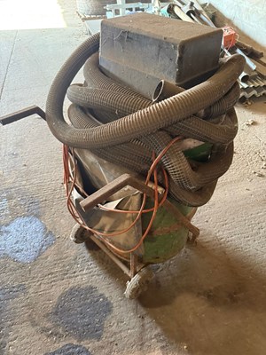 Lot 65 - Big Brute Hoover • Working conditions •...