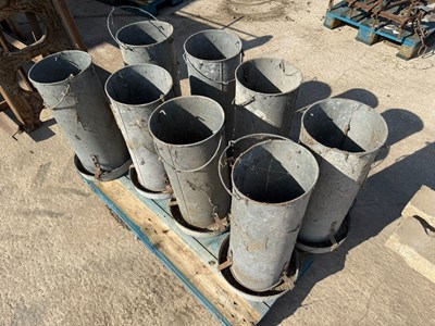 Lot 66 - 8 x vintage feeders (Located in Barnham, no VAT)