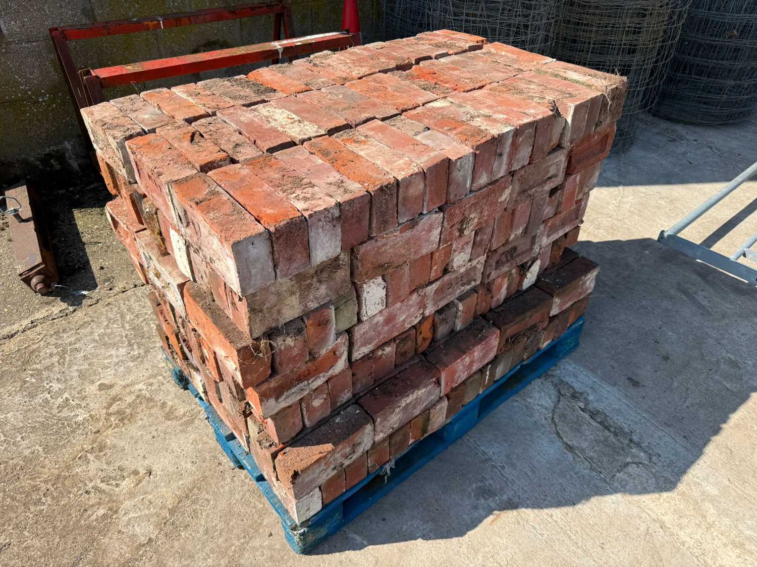 Lot 96 - Pallet load of reclaimed bricks Approx 325