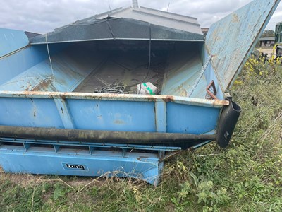 Lot 108 - Compactor and screener, complete setup, hopper,...