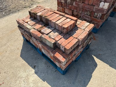 Lot 122 - Half pallet of reclaimed bricks Approx 68...