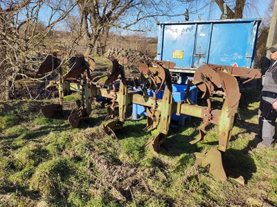 Lot 168 - Dowdeswell Reversable 5 Furrow DP7D Plough