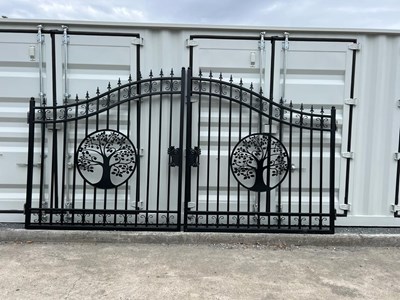 Lot 171 - Unused 14 ft Bi-Parting Gate, Tree (Located in...