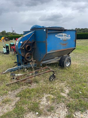 Lot 243 - 2013 Terra-Vac Stud 40 paddock vacuum. 8” hose...