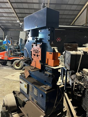 Lot 262 - Industrial Metal Punch. 3-phase power....