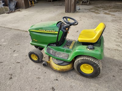 Lot 40 - John Deere LT155 Ride on Mower 42 Inch Cut