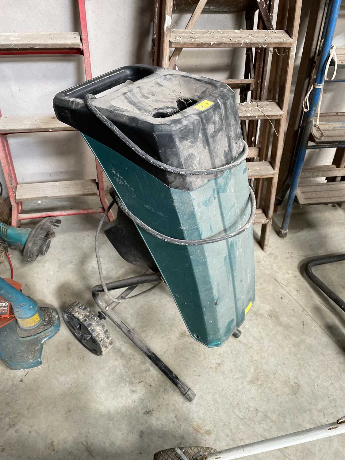 Lot 34 - Electric Shredder (non-runner)