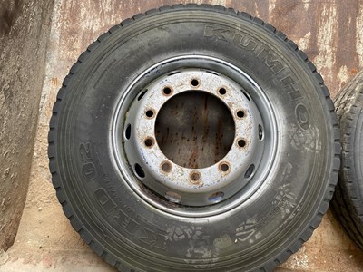 Lot 72 - 1x 12R22.5 Lorry Wheel and Tyre