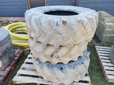 Lot 74 - 3x 15.5/80-24 Tyres