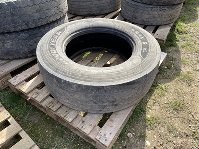 Lot 81 - 1x Goodyear 315/70R22.5 Lorry Tyre