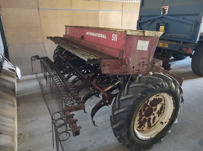 Lot 51 - International Harvester 511 Cultivator Grain...