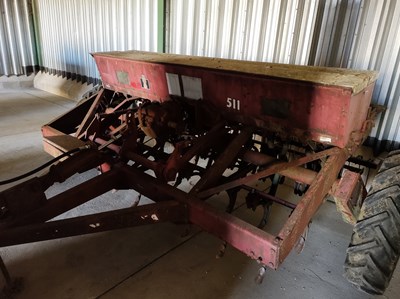 Lot 51 - International Harvester 511 Cultivator Grain...