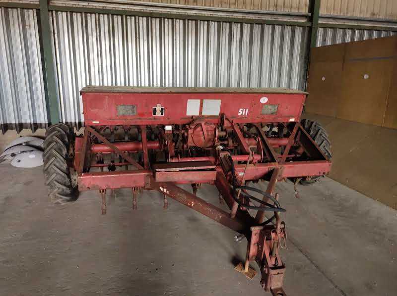 Lot 51 - International Harvester 511 Cultivator Grain...