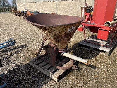 Lot 55 - Vicon Tail Wag Spreader