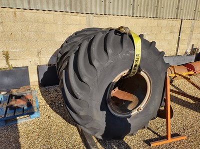 Lot 29 - Pair of 66 x 43 25 on 8 Stud Centre Terra Tyres