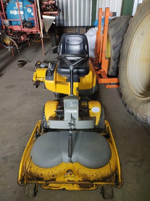 Lot 12 - Stiga Park Pro Diesel with 39" Front Cutting Deck