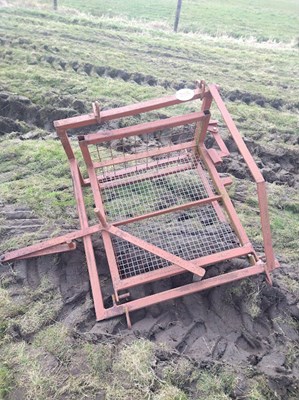 Lot 255 - Shedding Gate for Pig / Sheep Race