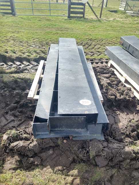 Lot 259 - 6x Plastic Steps for 8' Hoppers